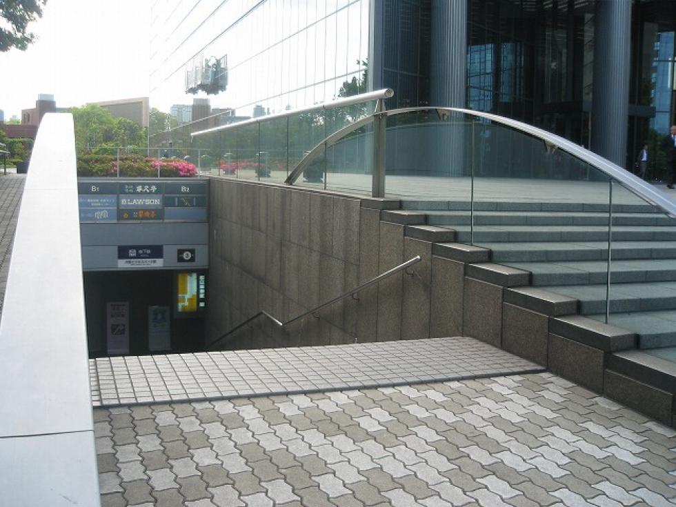 OBP駅３番出口(駅直結)