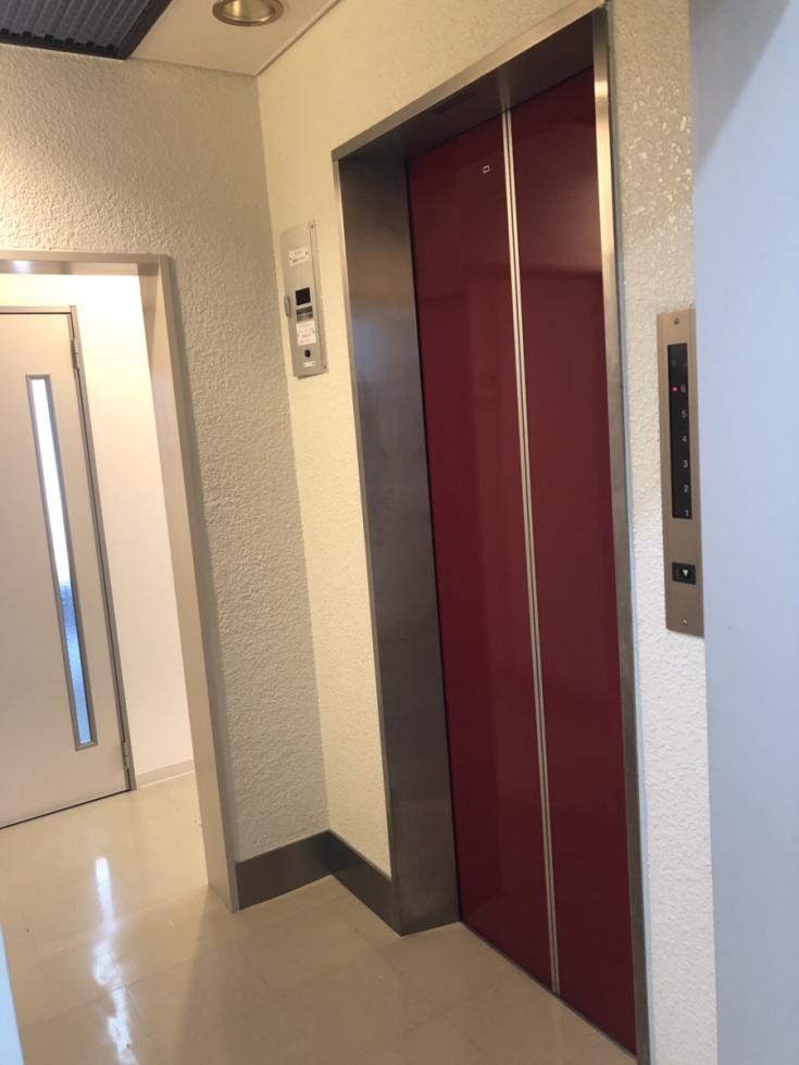 6階エレベータ―ホール