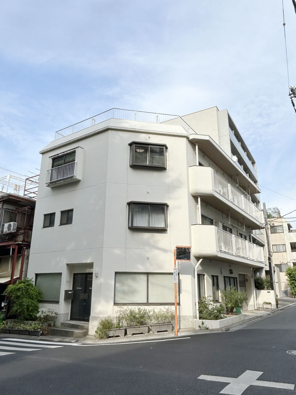 Office space for rent on the first floor of Wasedacho, Shinjuku-ku