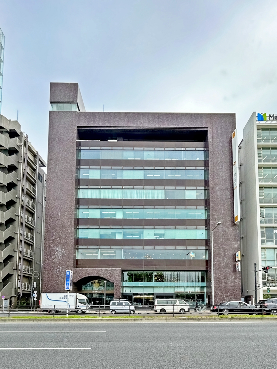 SENQ AOYAMA NAMIKI-DORI (3rd floor of Daiichi Hoki Head Office Building)