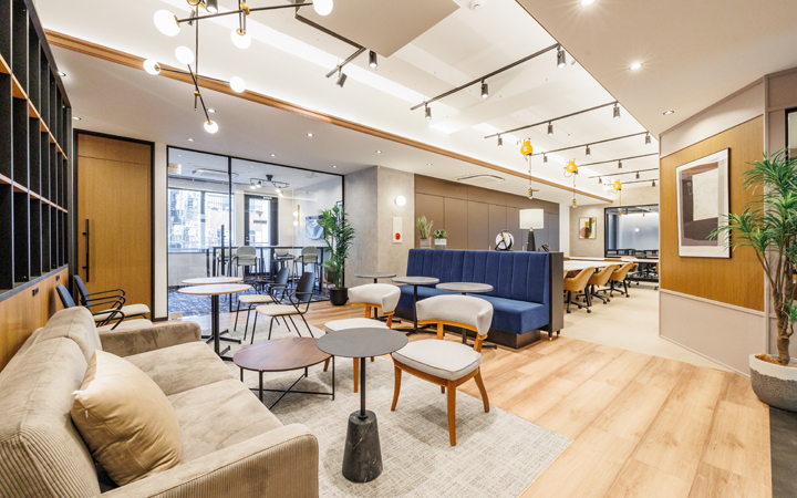 【フルセットアップ】西新宿エリア・出社したくなる従業員満足度を高めるオフィス空間♪デザイン性にも長けた貸室内は企業イメージを高めます☆