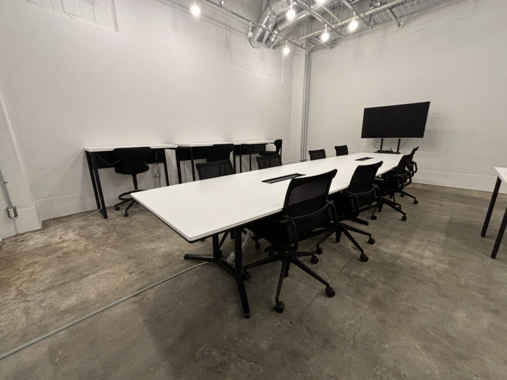 【シェアオフィス】6路線利用可能！　会議室・イベントスペース・バーカウンター利用可能なシェアオフィス！！